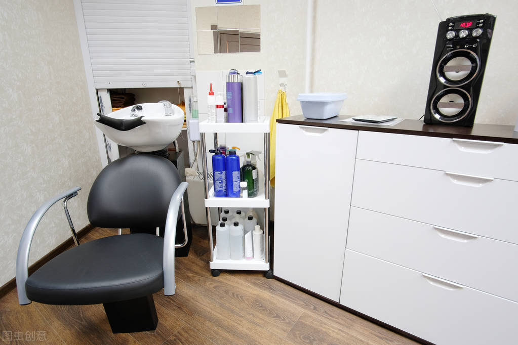 做美发师行业赚钱吗,做美发专业有前途吗