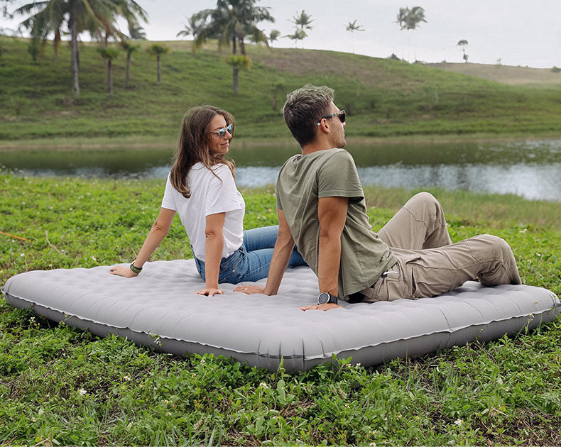 露营自动充气垫和充气床哪个好,自充气睡垫真的舒服吗