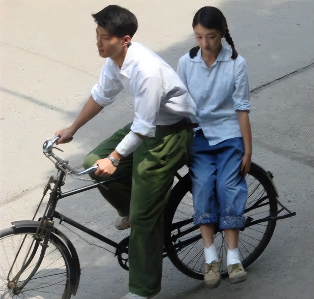 70年代的凤凰自行车现在值多少钱,八十年代一辆永久自行车值多少钱