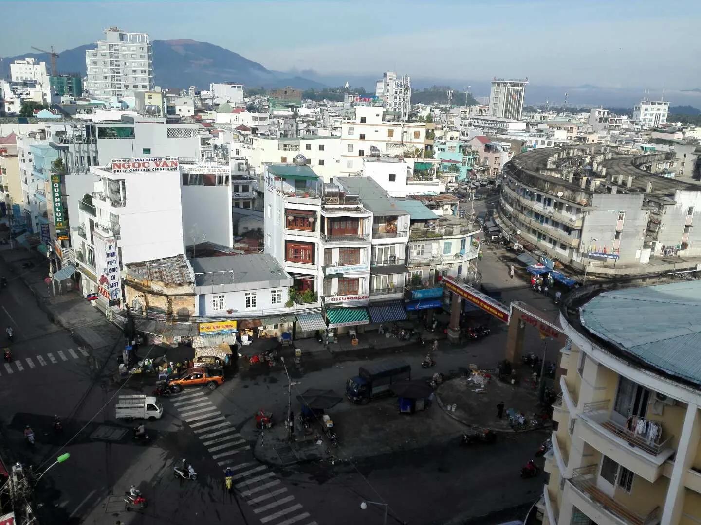 卜算子•越南芽庄五日游（一）