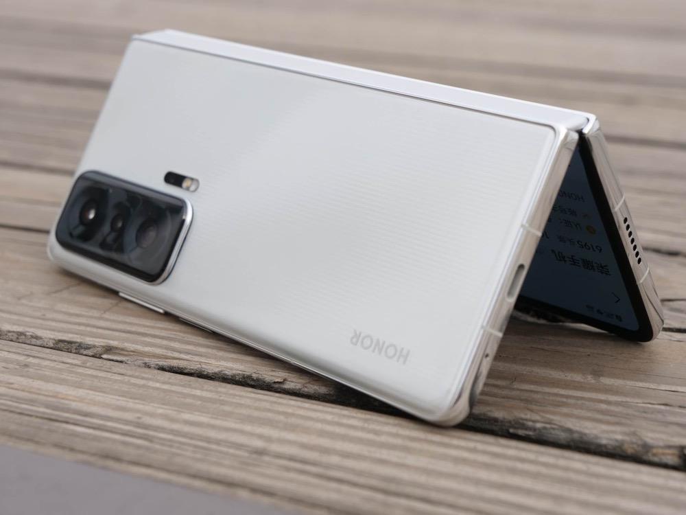 为什么至今折叠屏手机也没能成为市场主流？4大缺点劝退多数用户