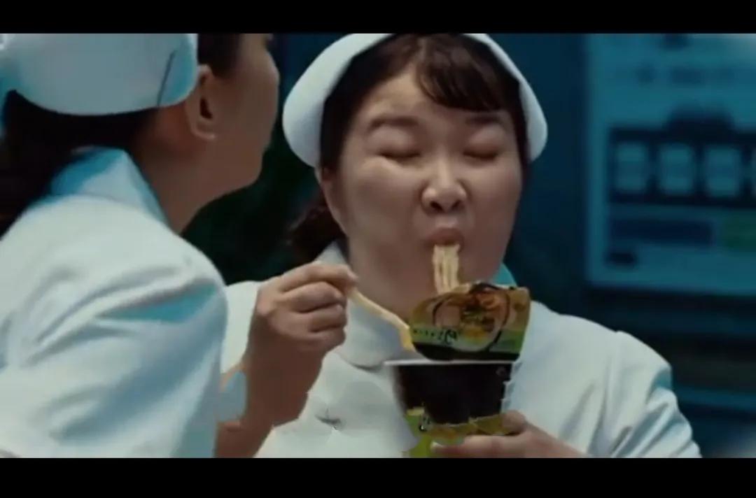 唐探3发导演采访视频,唐探三里植入的广告