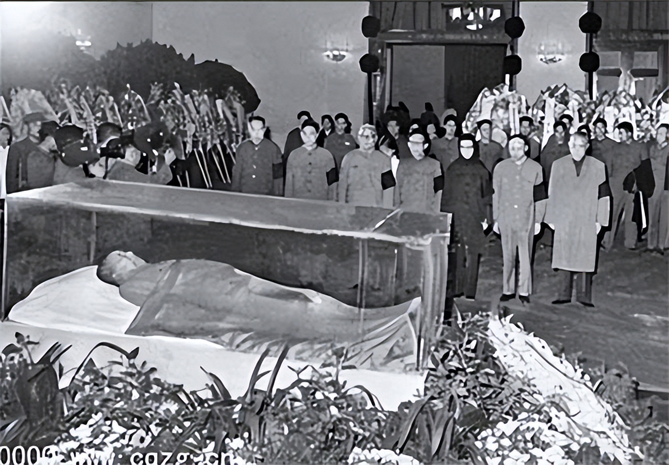 毛主席遗体四十多年不腐，防腐花费引发质疑，工作人员揭开内幕！