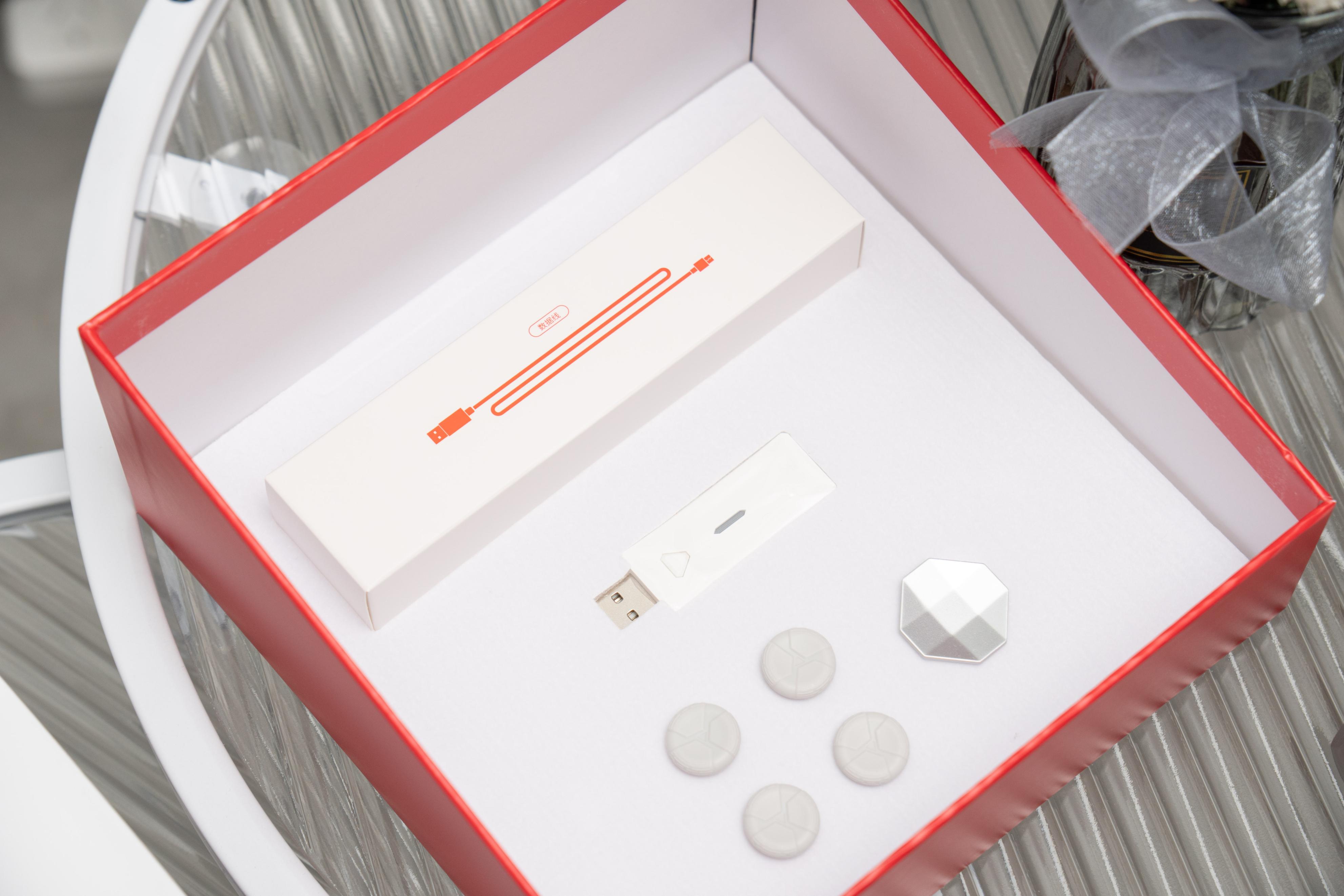 北通游戏手柄宙斯2,北通宙斯2手柄好还是pro手柄好