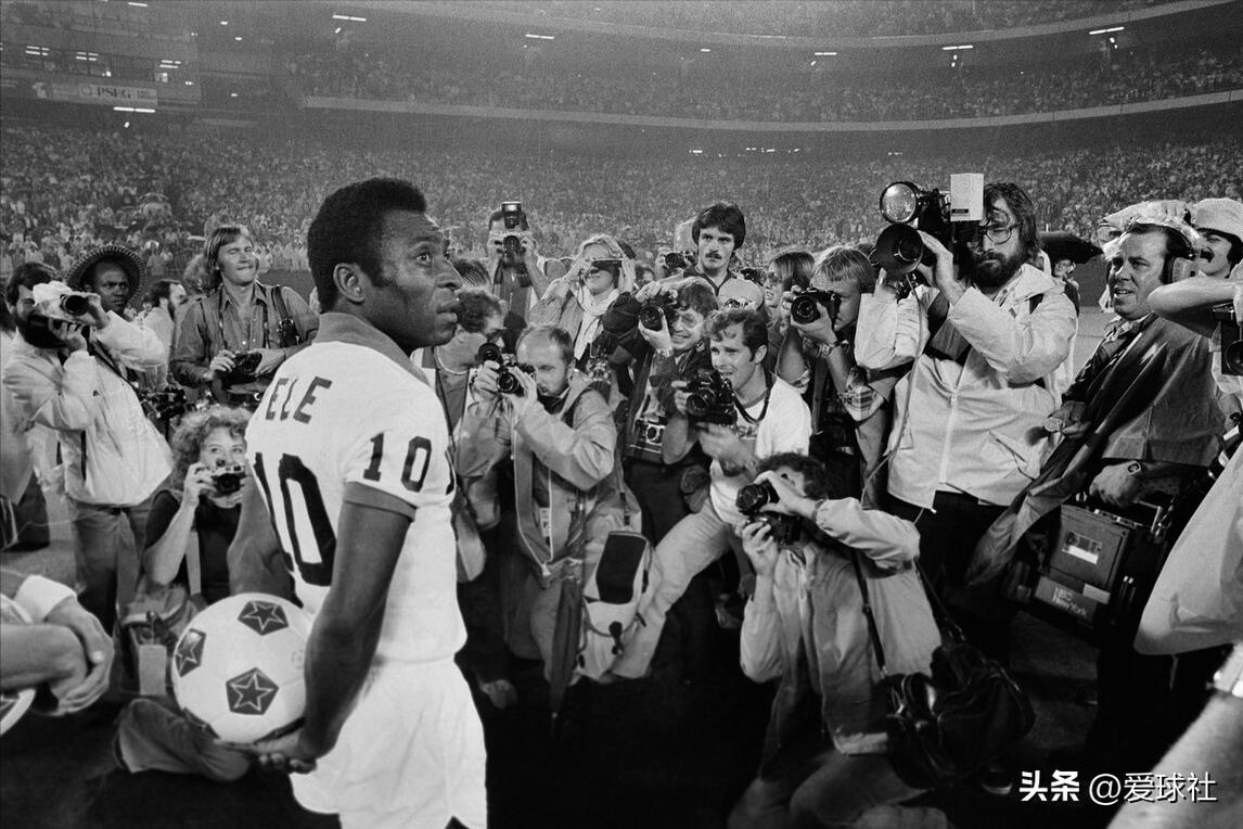 贝利去世各球队的反应,贝利去世球场比赛前哀悼球队汇总