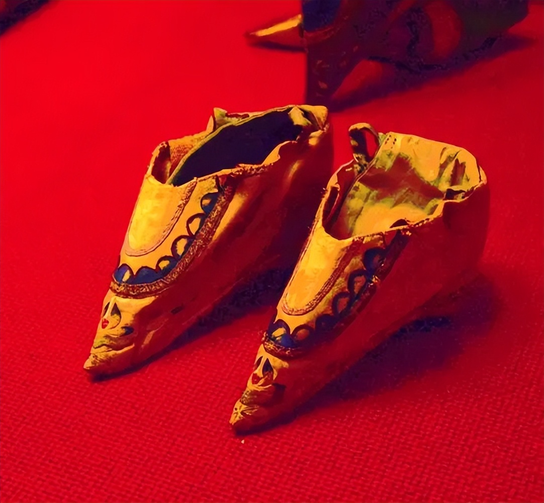 200个出轨女人的调查,100个细节看出女人出轨