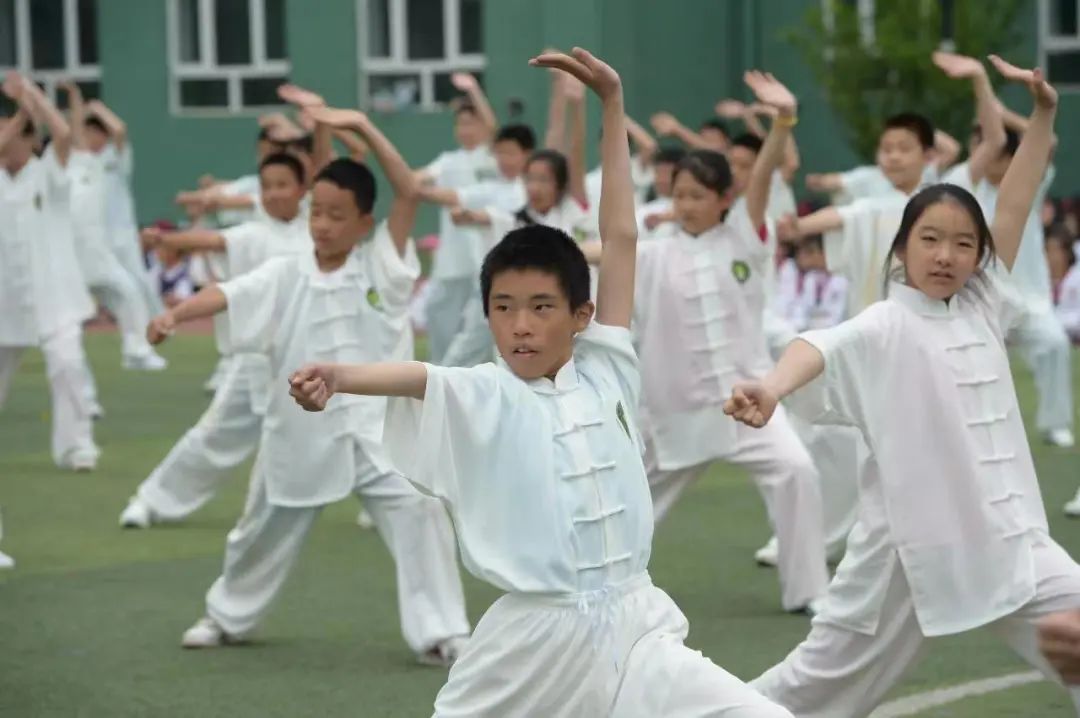 两千学生霸气登场的中杉金杉树体育节！泰酷辣！