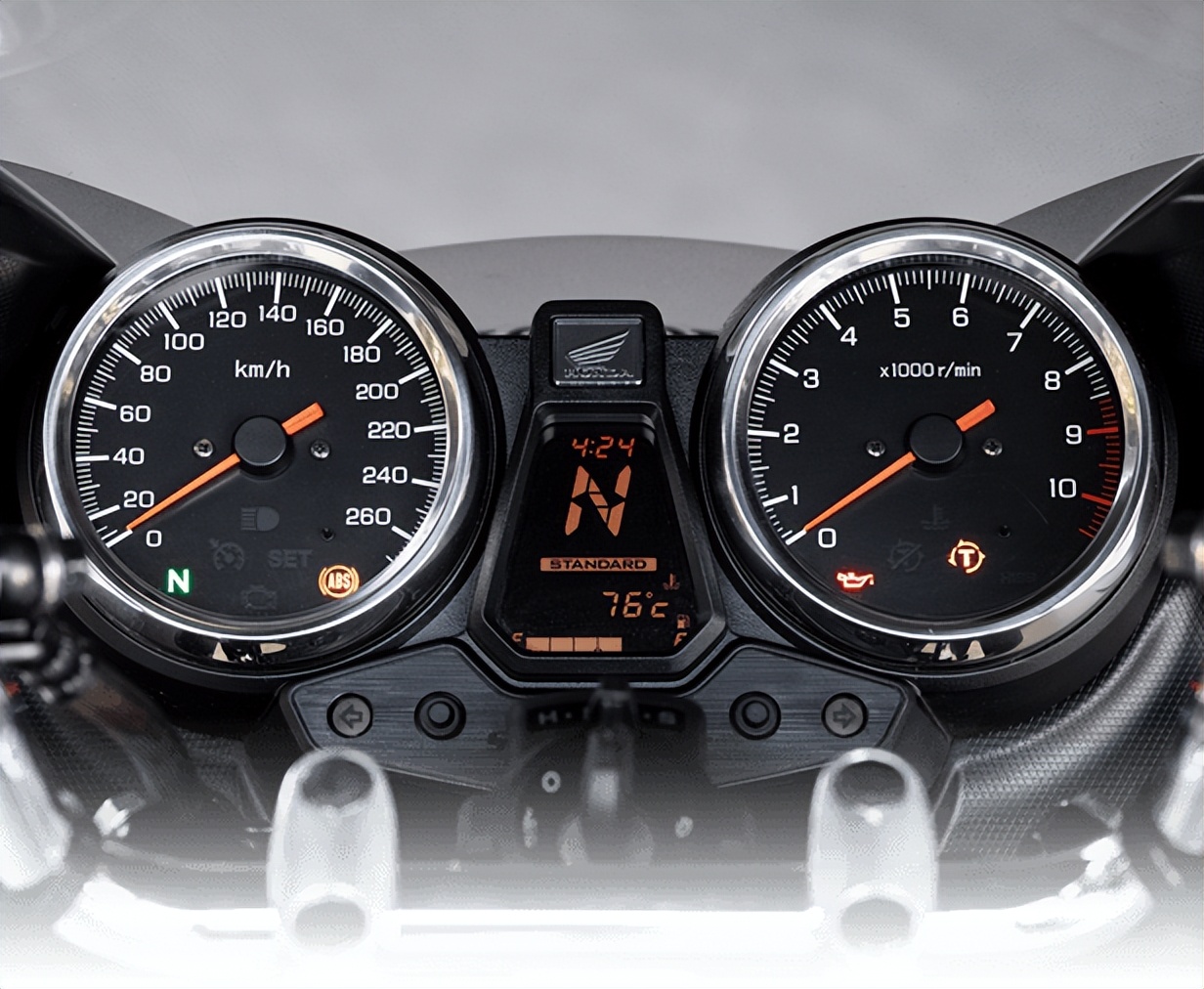 低调街车,本田发布24款cb1300旗舰街车