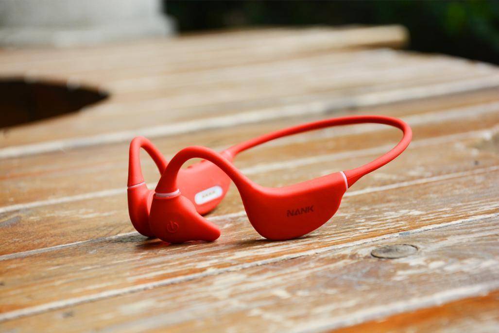 哪种耳机对耳朵伤害小一点,对耳朵损害最小的头戴耳机