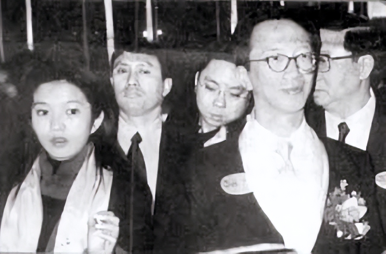 梁锦松娶小26岁伏明霞,梁锦松娶伏明霞时年龄