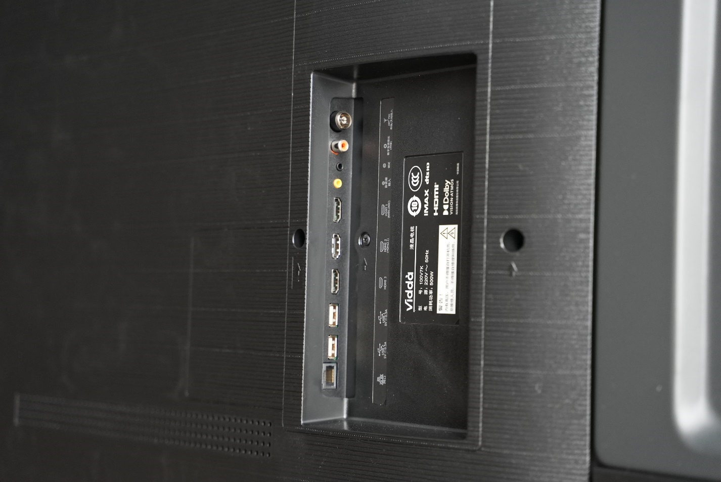 海信电视100寸效果图,家里有个影院