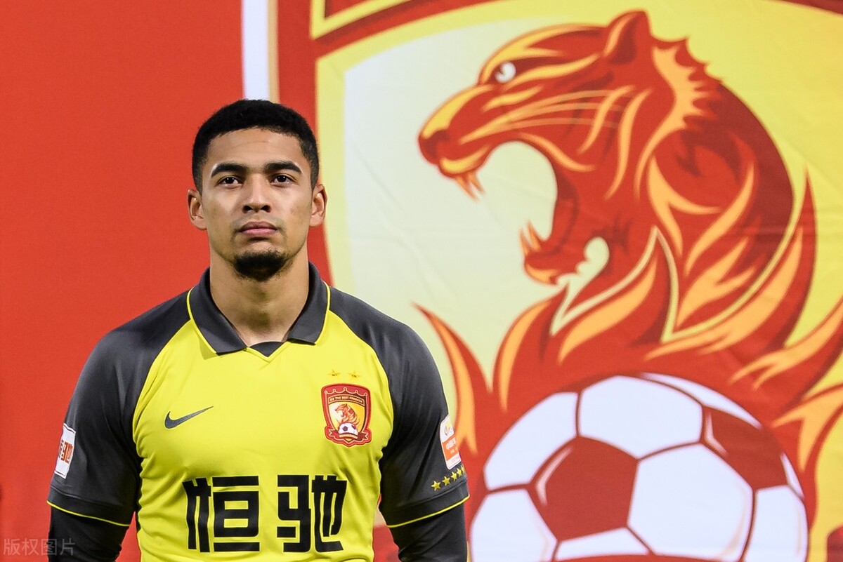 一声叹息！曝艾克森被上海海港放弃，降薪85%仍未打动对方