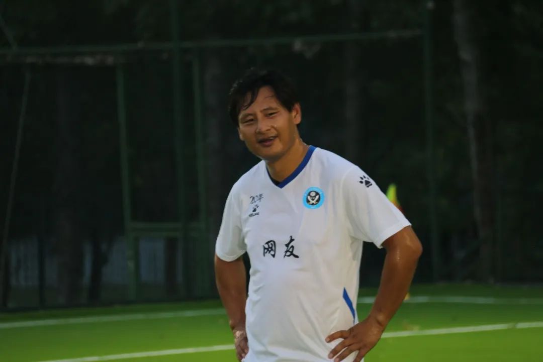 业余球员踢的球有多大力量,老年球员踢球