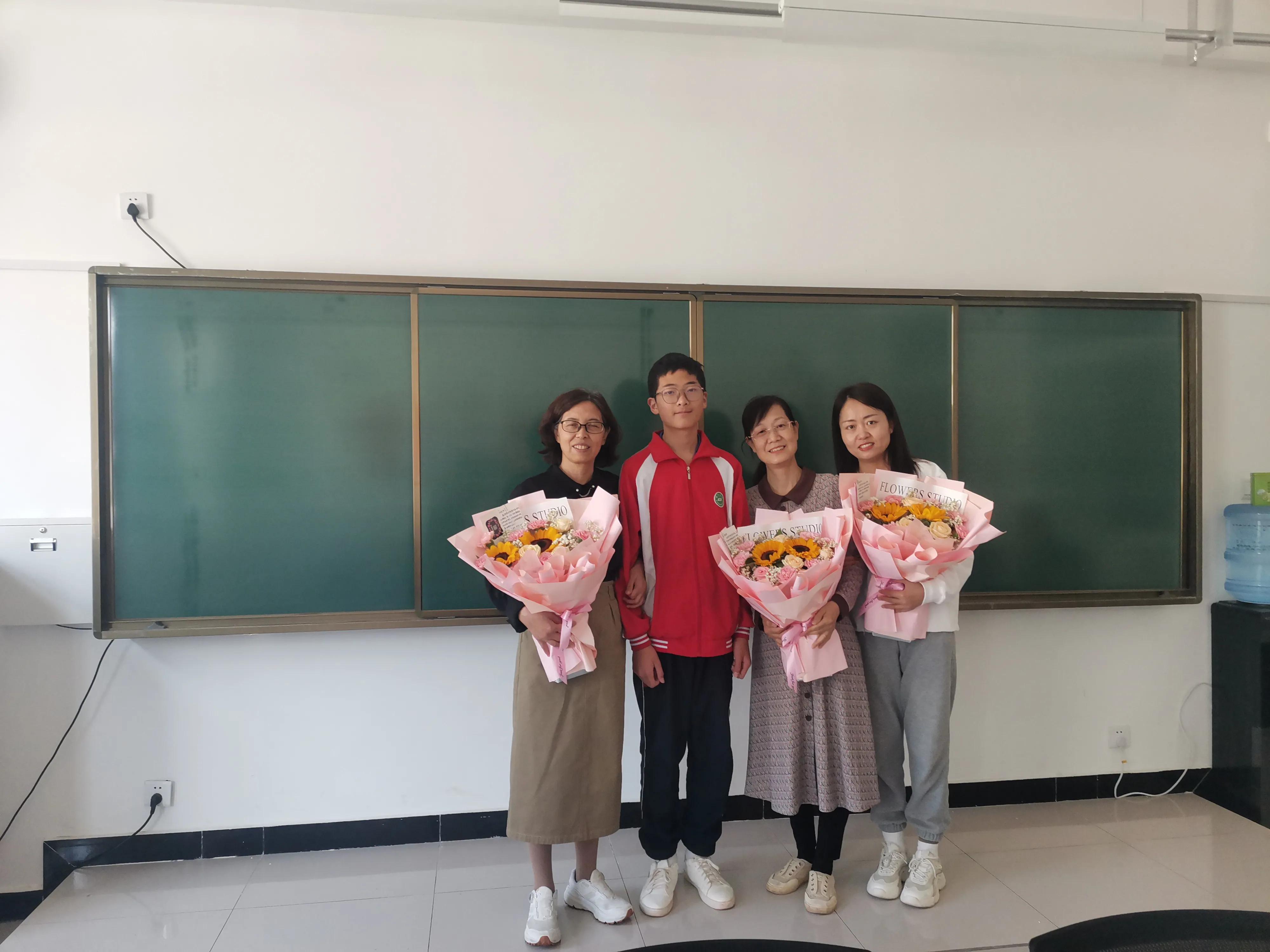 感恩师恩锦旗经典句,感谢师恩送锦旗