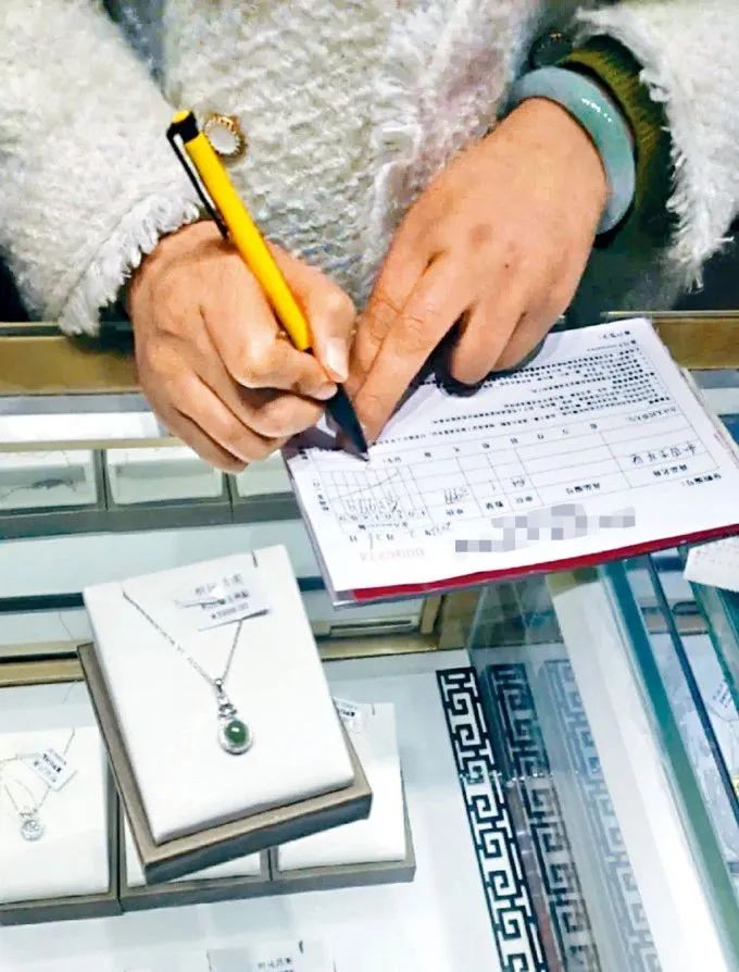 【星岛独家】曝光深圳网红店“中大奖”*局骗**！