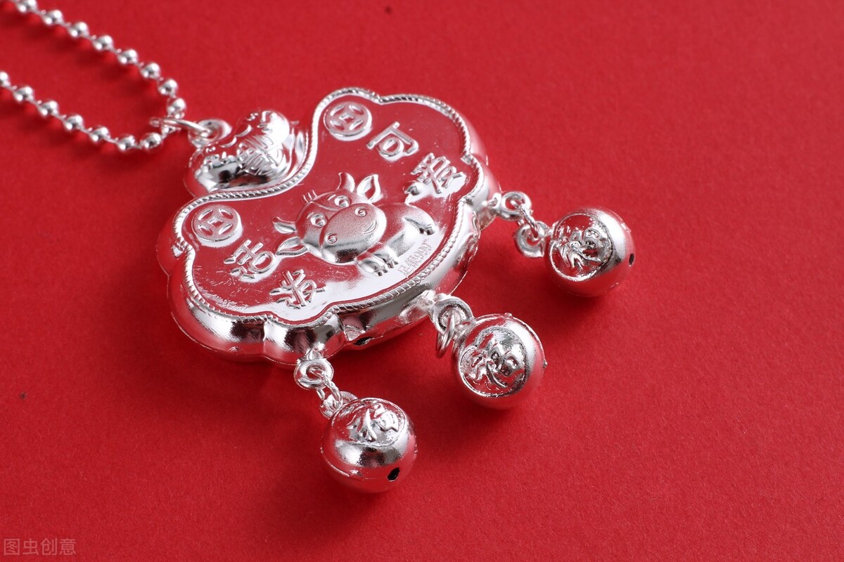 925银和999银哪个最好,925银跟999银哪个容易黑