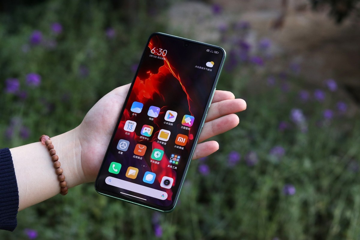 三星2K屏幕+5500mAh，12GB+512GB版跌至1799元，堪称性价比之王