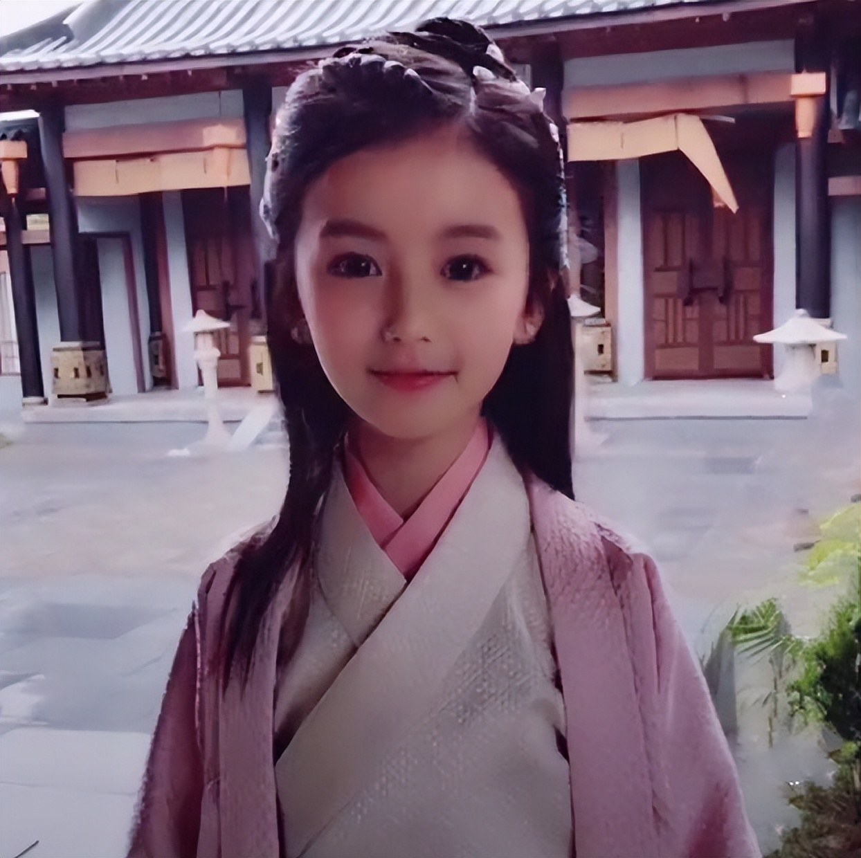 盘点10位童星今昔对比,10位长残的童星今昔对比合集