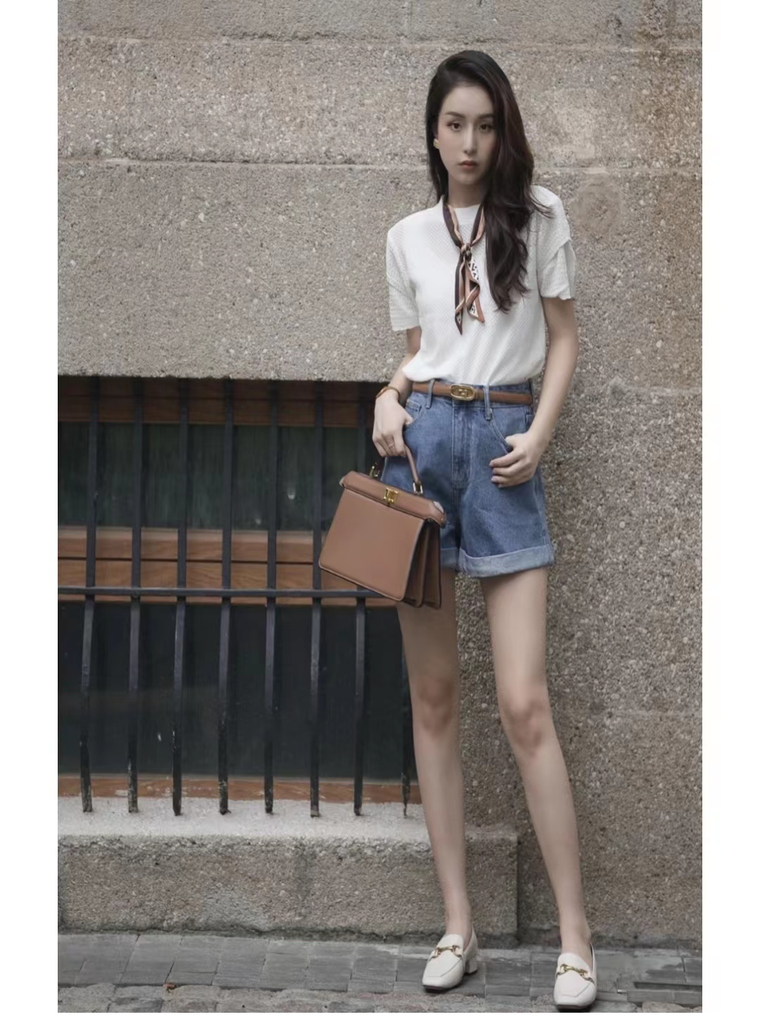 夏天短裤上衣搭配什么鞋子好看,白色短裤配什么上衣和鞋子好