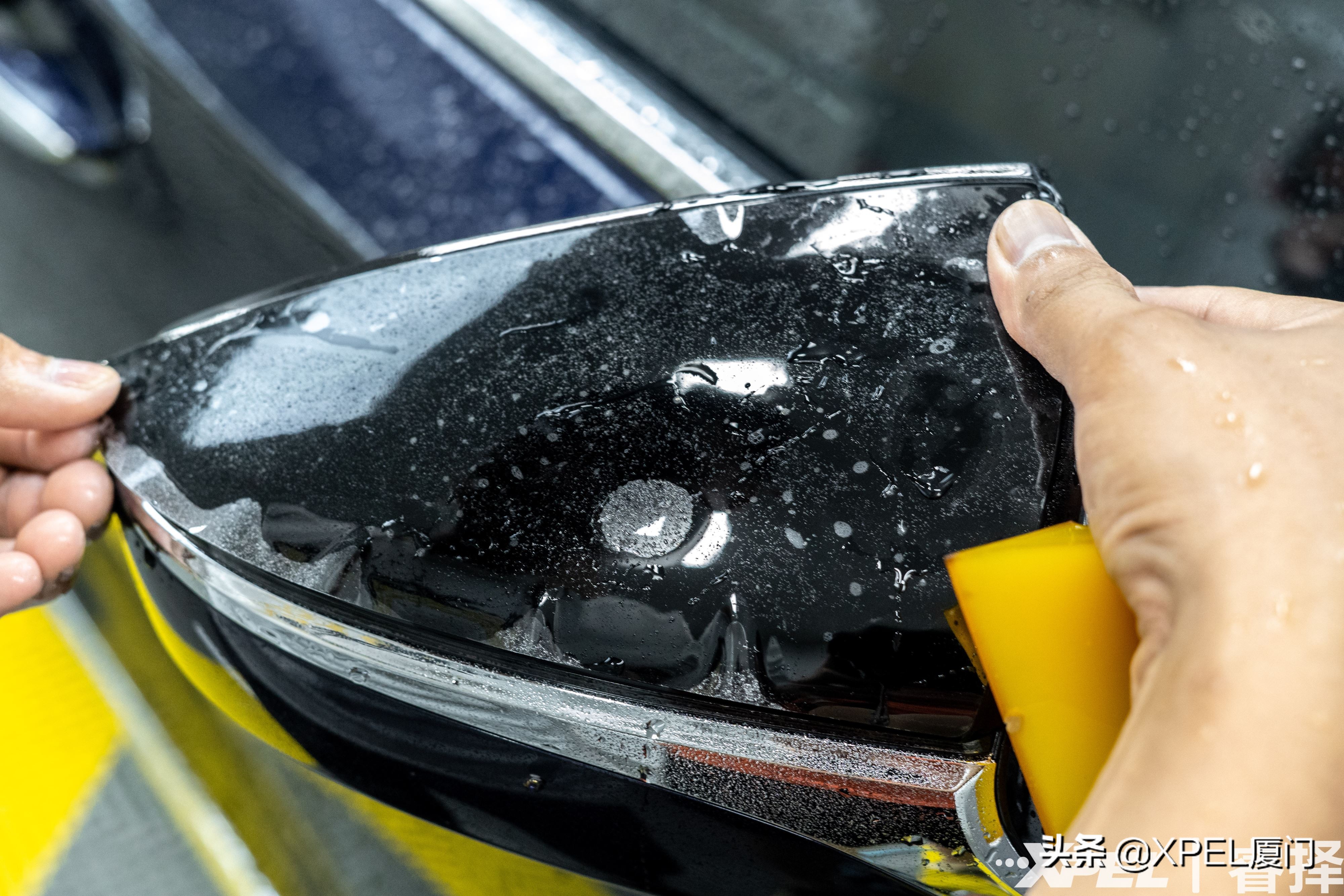 隐形车衣是用胶贴还是水贴,厦门xpel新车需要贴隐形车衣吗