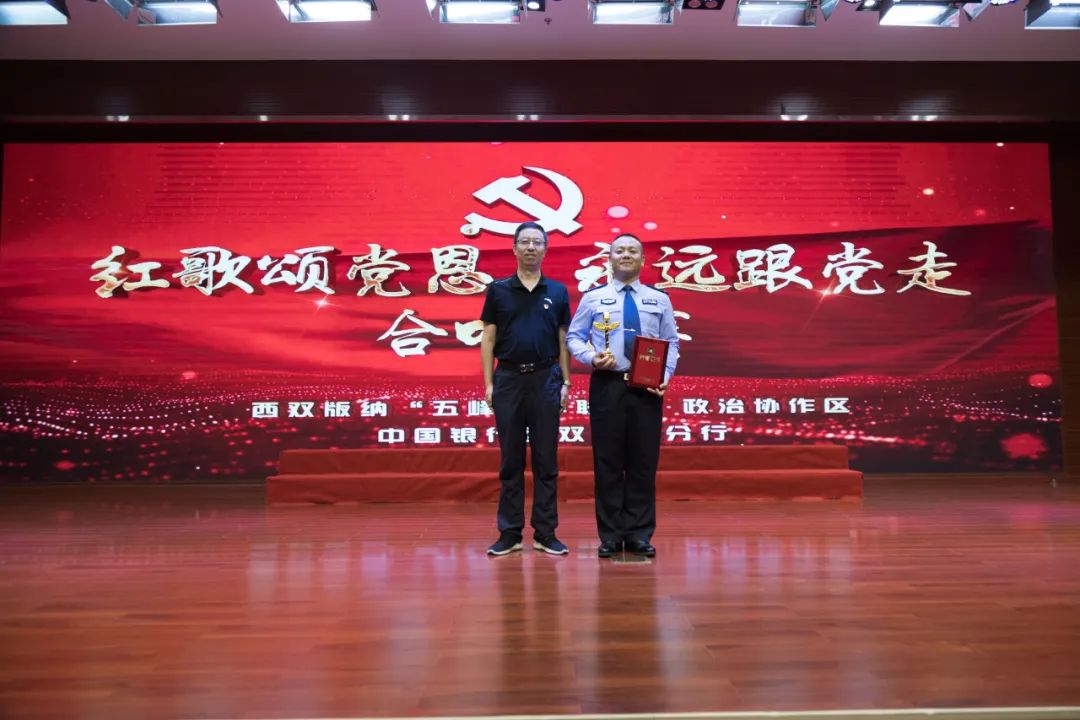 以深情的歌声向党的生日献礼,嘹亮的歌声向党献礼