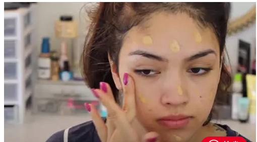 如何用海绵涂抹粉底液,用刷子刷粉底液正确方法