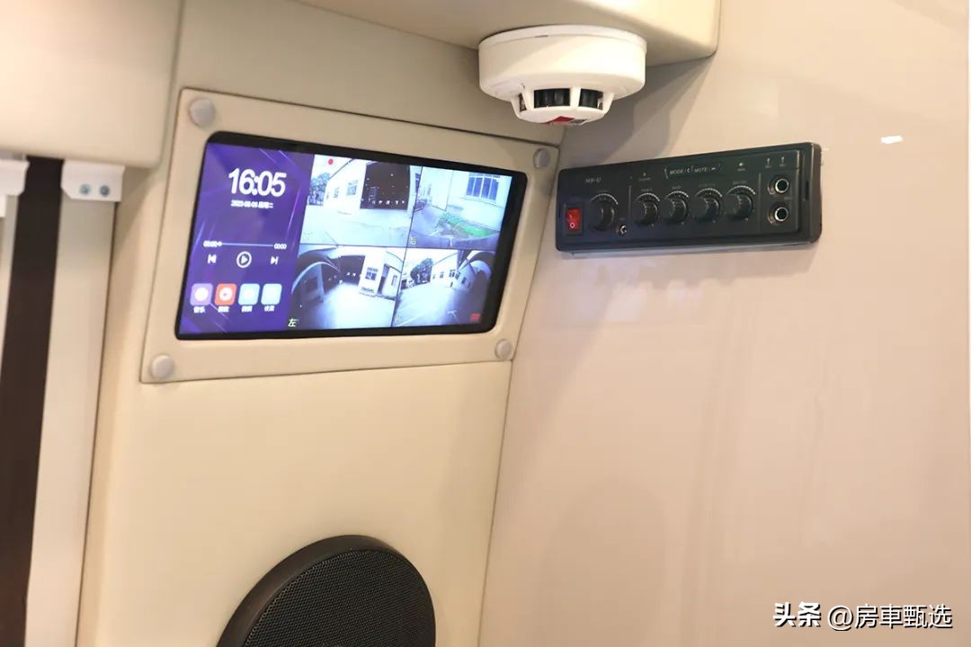 福特新全顺升顶商旅房车,福特新全顺2023款旅居房车