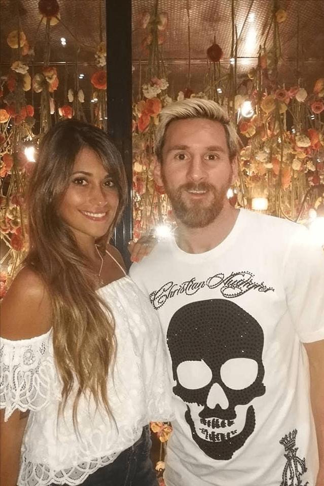 梅西世界杯夺冠亲吻安东内拉,梅西夺冠亲吻妻子