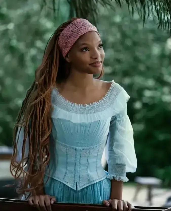 捍卫舆论阵地！对《小美人鱼》的嘲讽是思想*退倒**？这家官媒姓什么