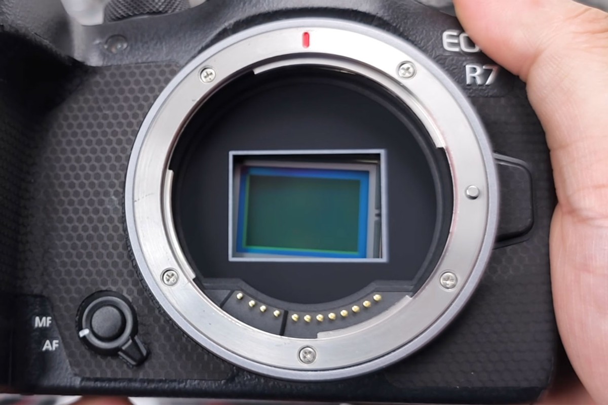 视频拍摄该选啥相机？万元以内，佳能EOSR7、R10目前没对手