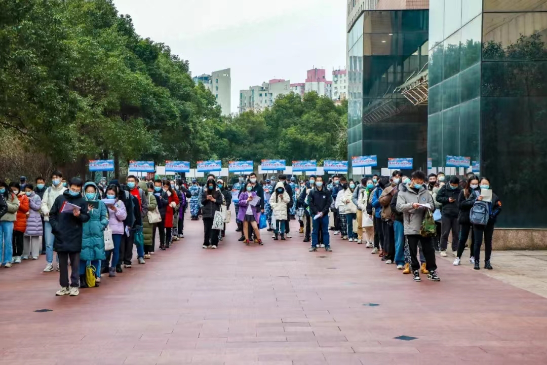 怎么看军队文职考什么科目,大三下学期可以报考军队文职吗