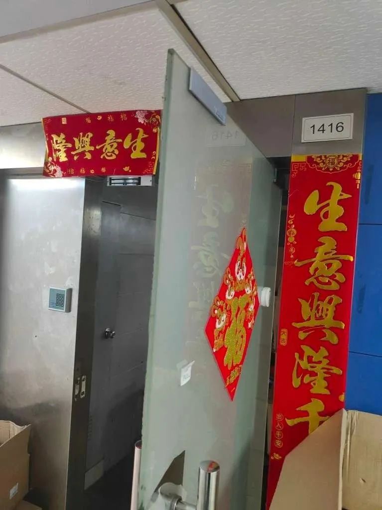 警方端掉一条制售假手机产业链,警方打击假手机