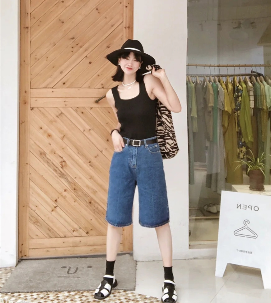 这是我见过最努力的女装店主，每天打扮美美的店门口拍照，真励志