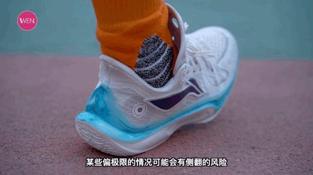 安踏轻狂4对比李宁闪击10哪个好,李宁音速10和安踏水花4哪个好