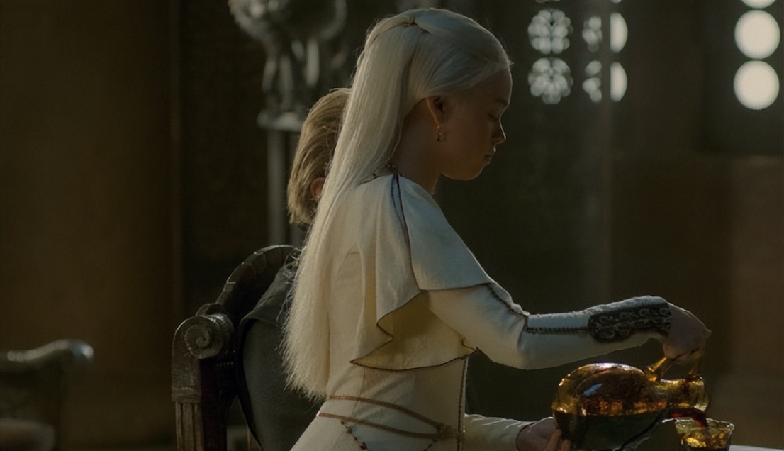 《龙之家族》:大尺度神剧回归,希望不烂尾