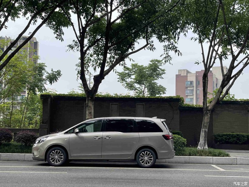 对比试驾gl8与m8,20年以上的老gl8值得购买吗