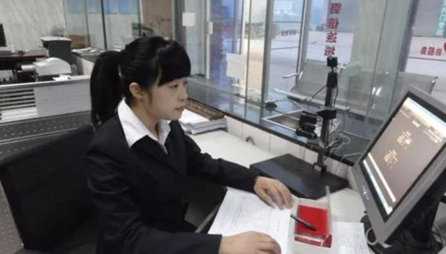 女生大学选什么专业前景比较好,女生学什么吃香的专业前景看好