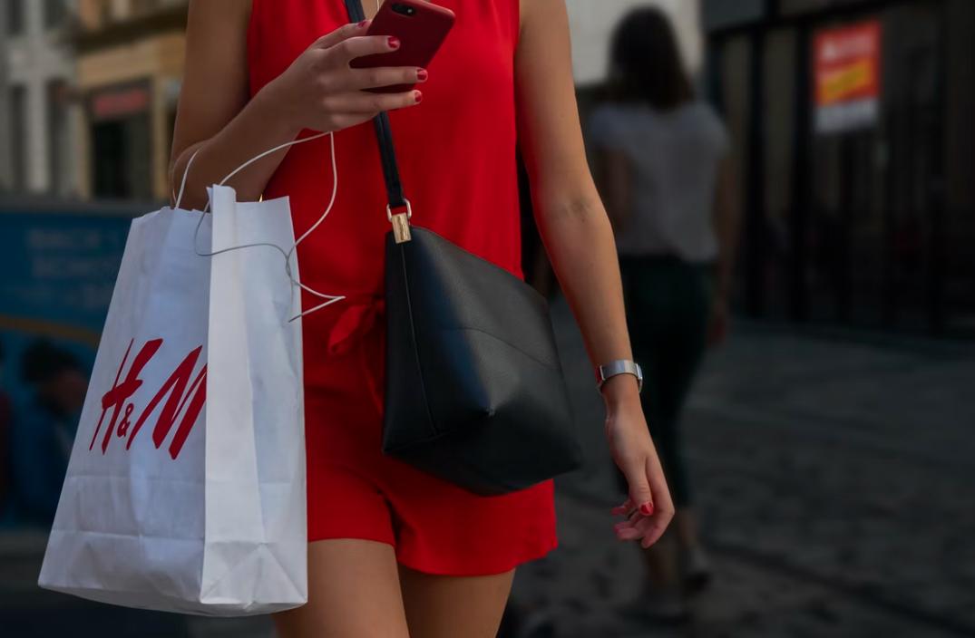 *制抵***疆新**棉花，且拒不道歉的HM，1年后怎么样了？