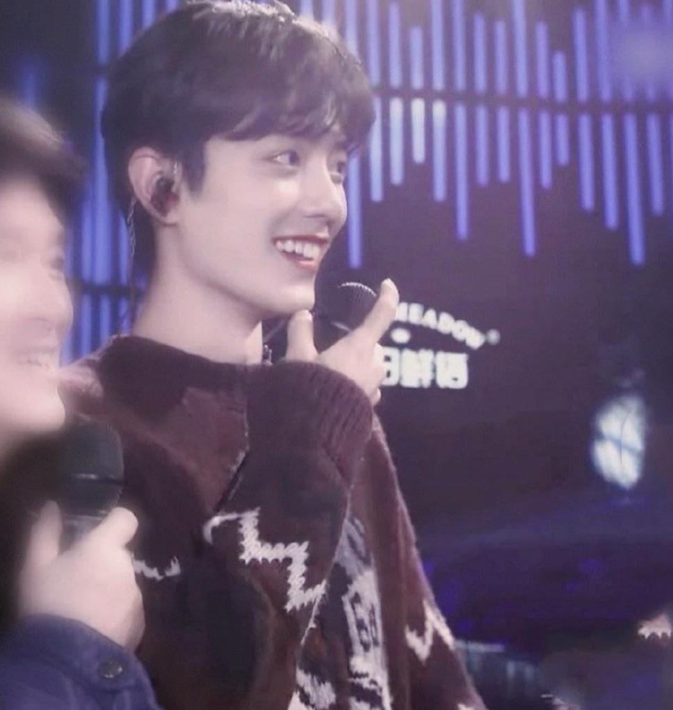 肖战更新照片,肖战新动态接受采访