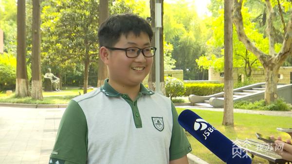 双胞胎高考成绩仅差两分,高考成绩一样的双胞胎