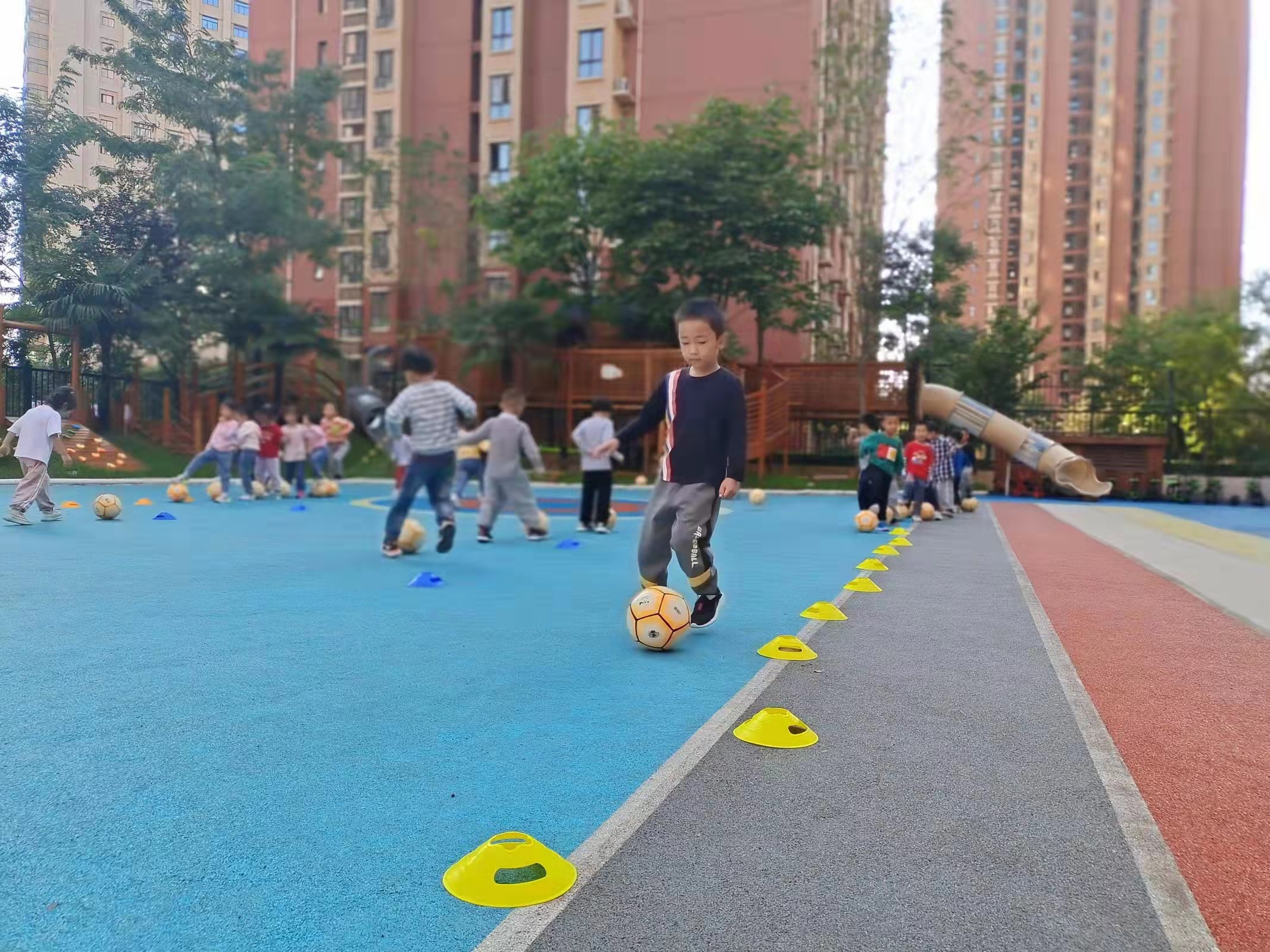 全国首批足球特色幼儿园,西安市莲湖区省级示范幼儿园