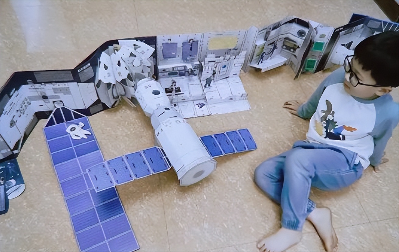 空间站全景立体书，点亮孩子的航天梦