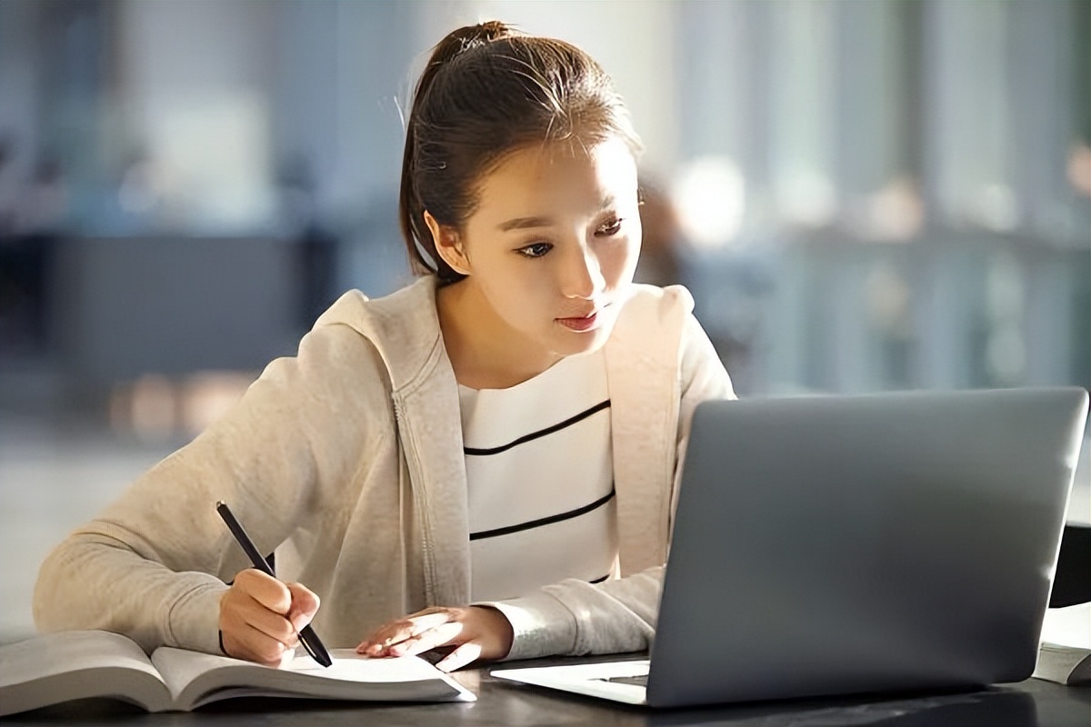 最容易考公务员的211大学,中国最火热的211