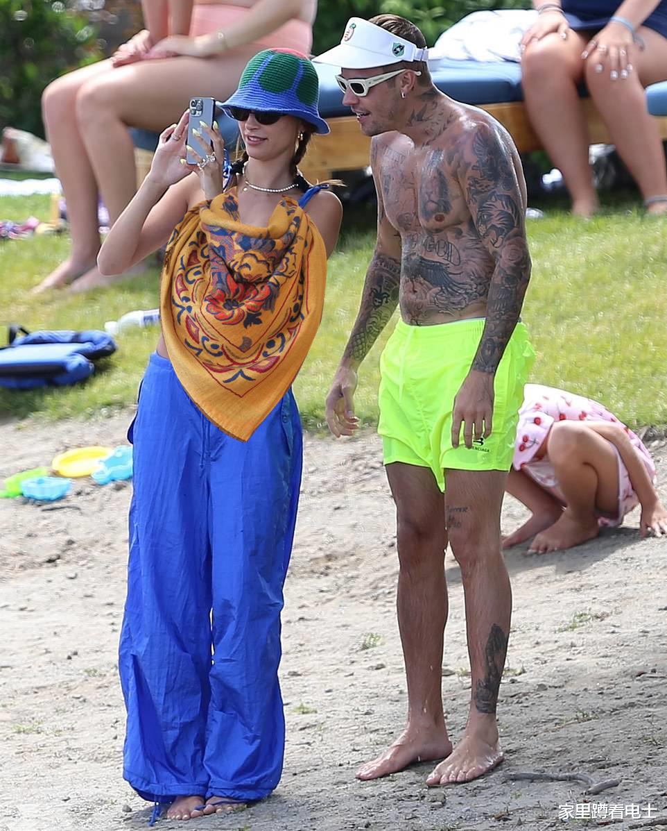 面瘫后的比伯终于笑了！熊抱亚瑟小子撒娇，与老婆海莉度假秀恩爱