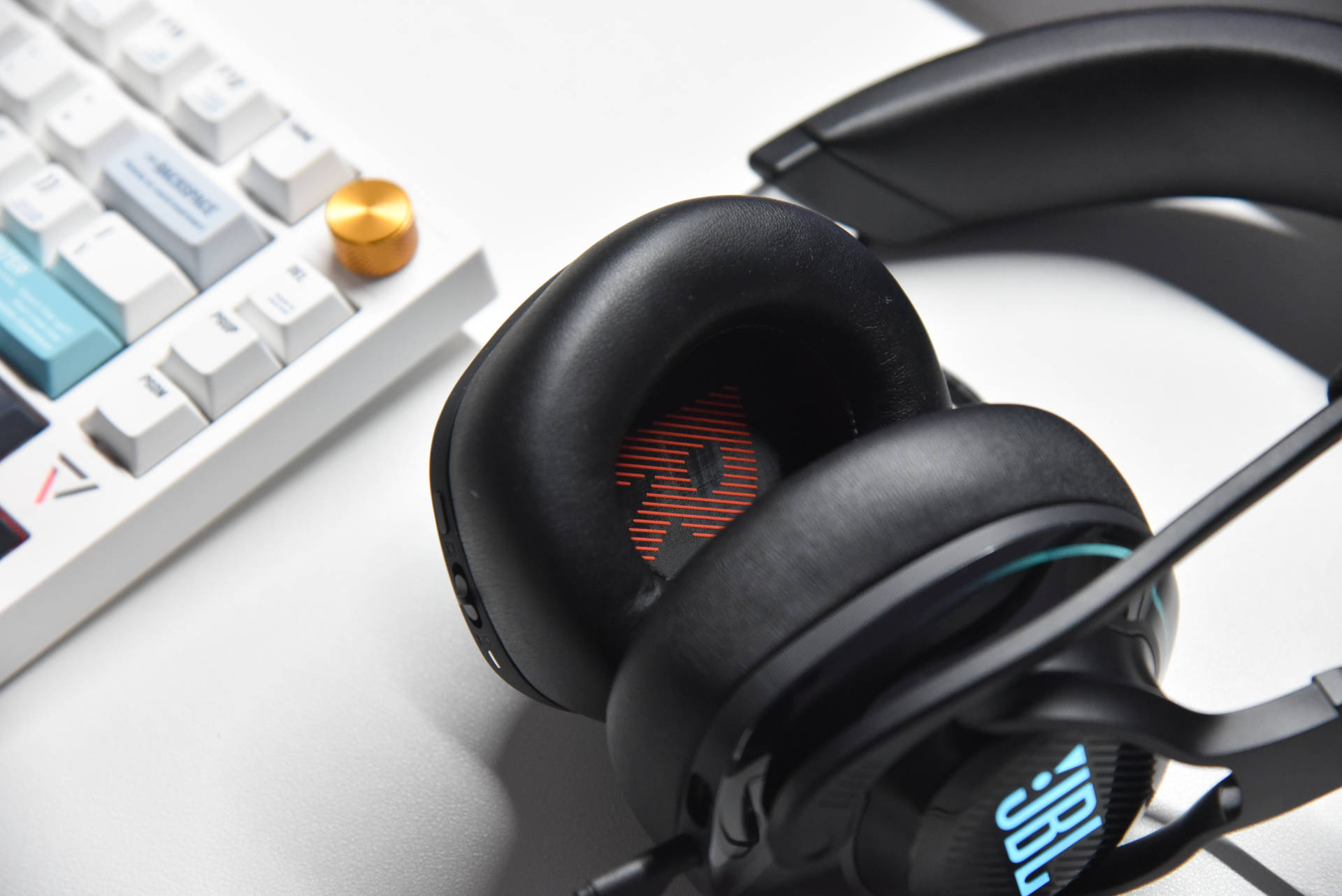 jblquantum100娓告垙鑰虫満娴嬭瘎,鏃犵嚎鑰虫満鐢电珵鑰虫満