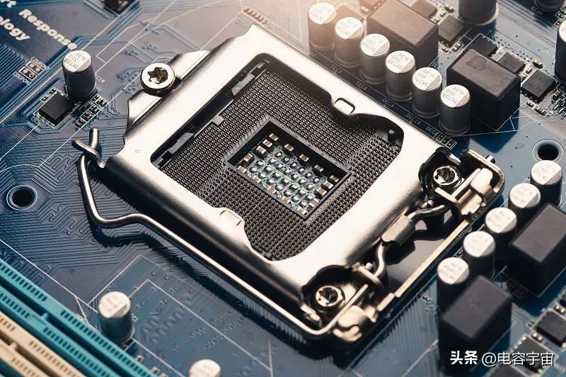 贴片电容和贴片固态电容的区别,贴片电容与普遍电容的用途区别