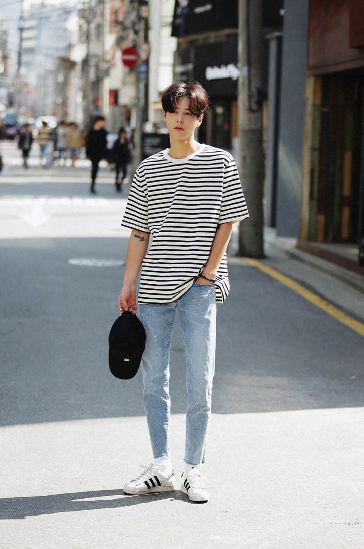 t恤牛仔裤2018年这样穿潮一整年,t恤牛仔裤怎么穿才好看