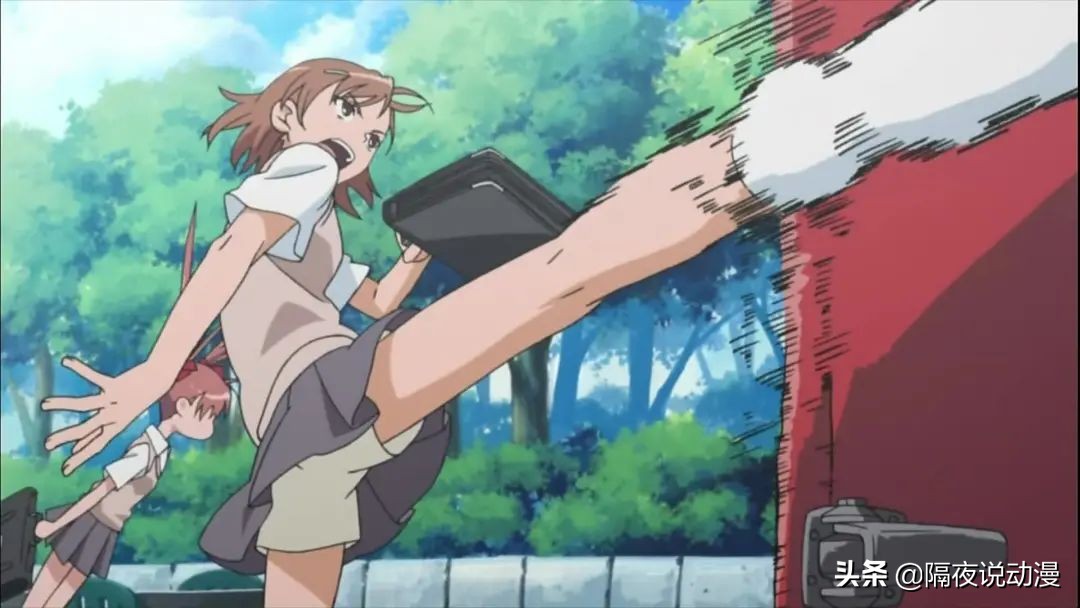 时隔20年，日本00后又再度穿起“泡泡袜”！它曾是涩谷辣妹的最爱