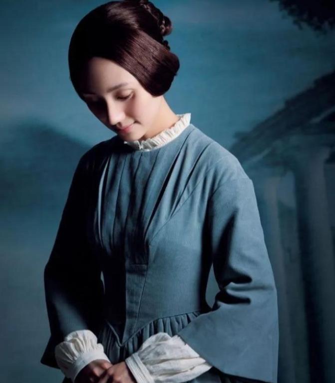 袁泉6根钢钉,袁泉走红毯打了多少明星的脸