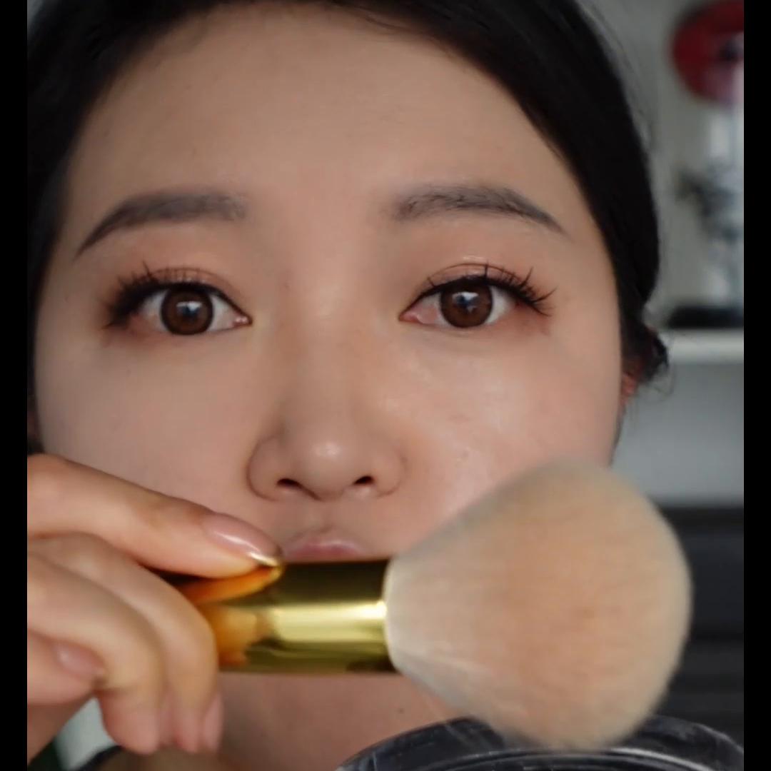 用定妆粉之前需要用什么打底,定妆粉该怎么去选用